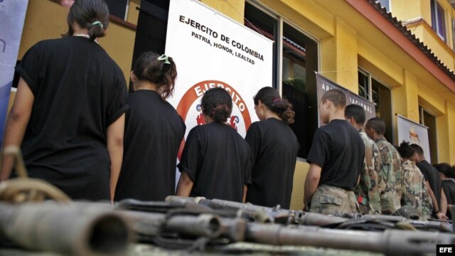 Ex guerrilleros de las FARC se acogieron al "programa de atención humanitaria al desmovilizado" del gobierno de Colombia/ 2007