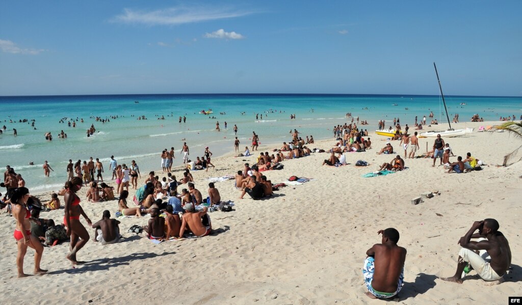 Fotografía de archivo de la playa de Varadero, en la provincia de Matanzas.                               