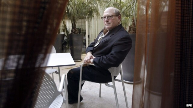 El escritor estadounidense de origen hispano Óscar Hijuelos alcanzó un éxito enorme con "Los Reyes del Mambo cantan canciones de amor". 