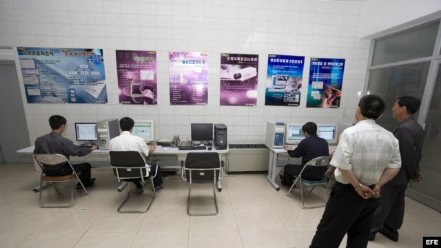 Archivo - Centro de Computo Coreano en Pyongyan (Corea del Norte), en donde se desarrollan programas para aplicaciones comerciales e institucionales. 