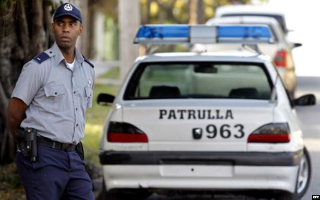 Fotografía de archivo de un policía cubano.