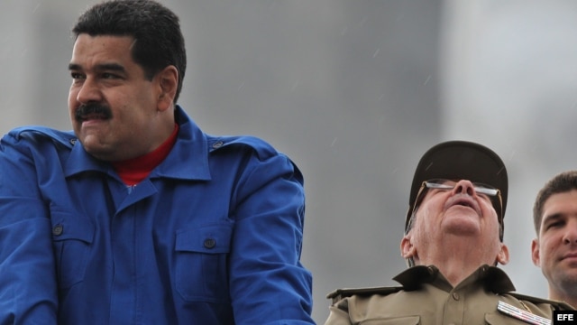 Raúl Castro y Nicolás Maduro, durante el desfile por el día de los trabajadores en La Habana.