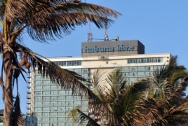 La altura del Habana Libre (126m) es mínima comparada con la de la torre Burj Khalifa de Dubai (828m) que Robert escaló en 2011.