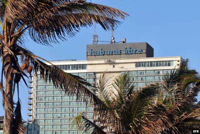 La altura del Habana Libre (126m) es mínima comparada con la de la torre Burj Khalifa de Dubai (828m) que Robert escaló en 2011.