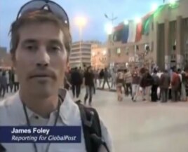 El periodista estadounidense James Foley cubre la guerra civil en Libia.