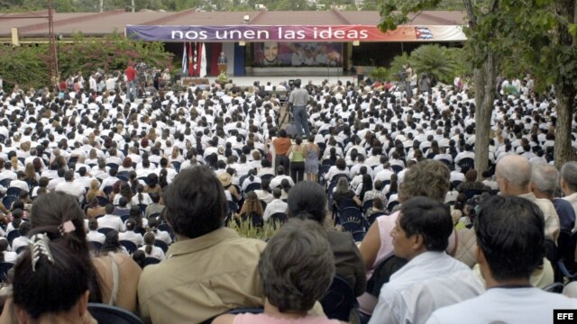 Gradución de médicos cubanos