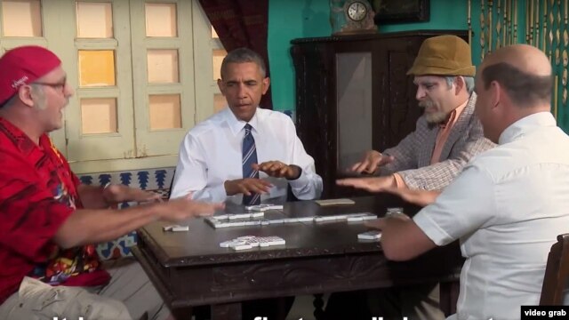 Obama juega dominó con Pánfilo en La Habana.