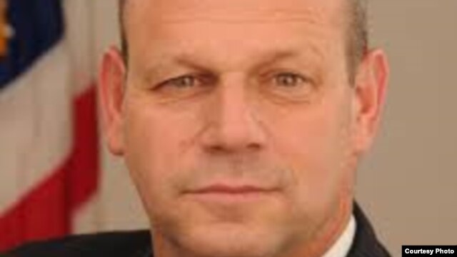 León Rodríguez, a cargo del sistema de Servicios de Ciudadanía e Inmigración Estados Unidos.