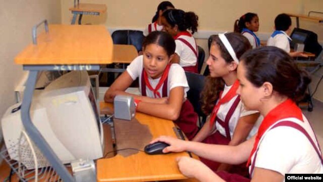 Lo niños cubanos en un Joven Club, estos lugares solo tienen acceso a la llamada intranet.