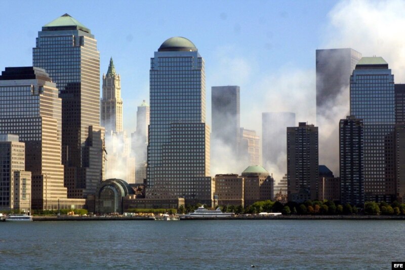 Vista del bajo Manhattan , despues del atentado a las Torres Gemelas.