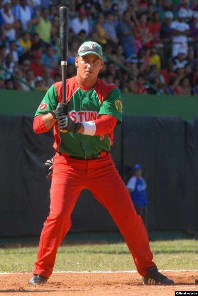 Alexander Guerrero, integrante del equipo de Béisbol de Orientales