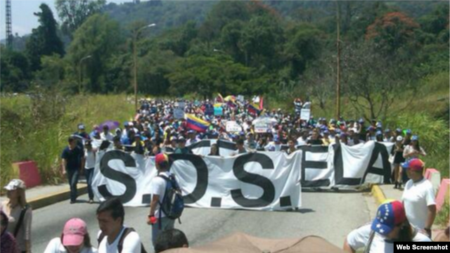 Los estudiantes venezolanos exigen justicia y el cese de la represión.