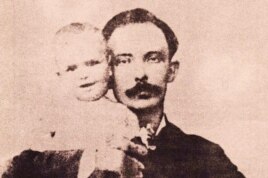 Martí y su hijo.