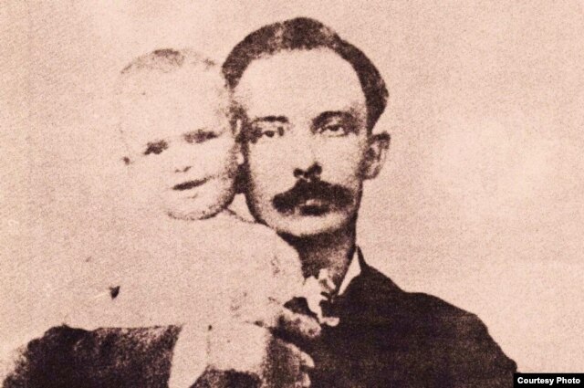 Martí y su hijo.