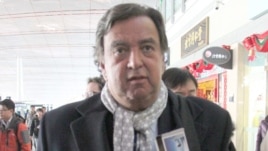 Bill Richardson llega a Pekín rumbo a Corea del Norte. 