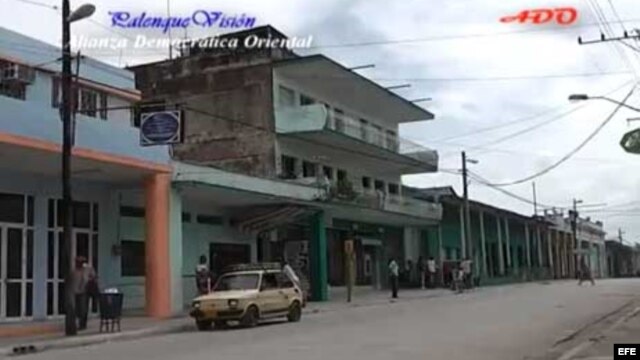 Al fondo, el edificio Lyly Modas, donde funciona la sede de la Policía política en Guantánamo.