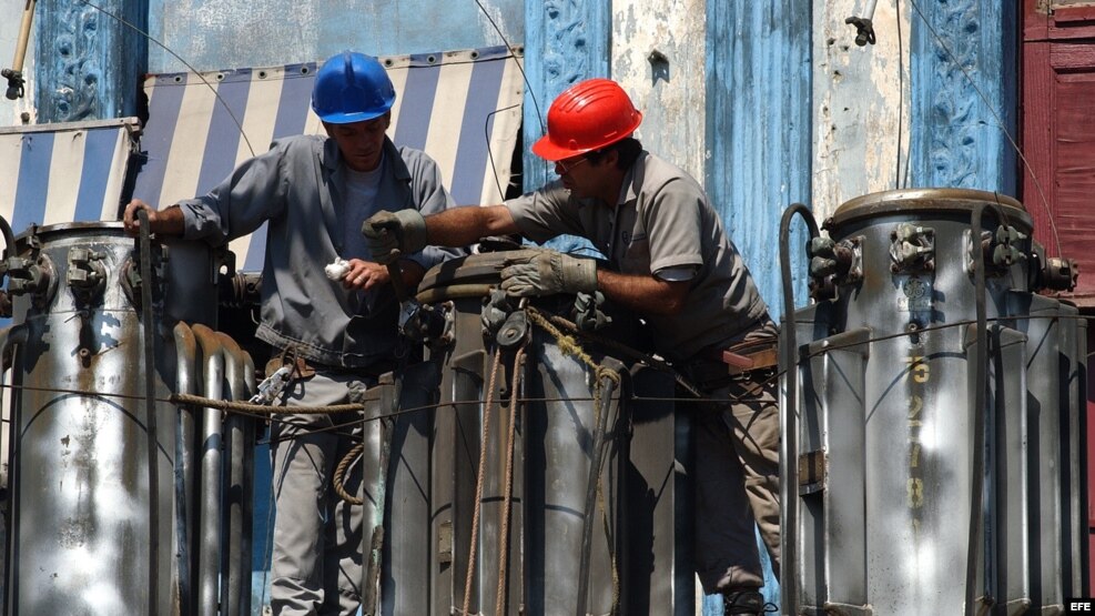 Transformadores de electricidad en el barrio de Centro Habana