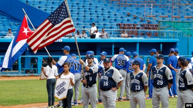 Industriales y Universidad Estatal de Pennsylvania. en el estadio Latinoamericano.