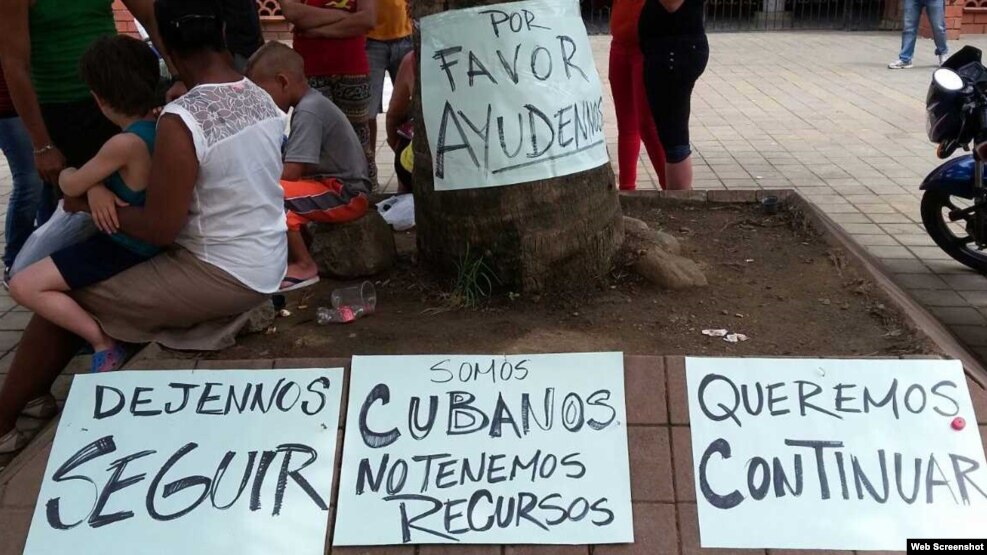 Cubanos varados en Turbo, Colombia, piden ayuda para continuar camino a EEUU.
