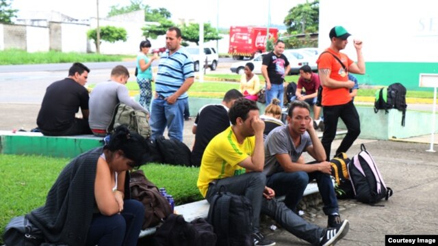 Cubanos en Tapachula, esperan el salvoconducto para seguir viaje a EEUU. (Cortesía Agencia Quadratín)