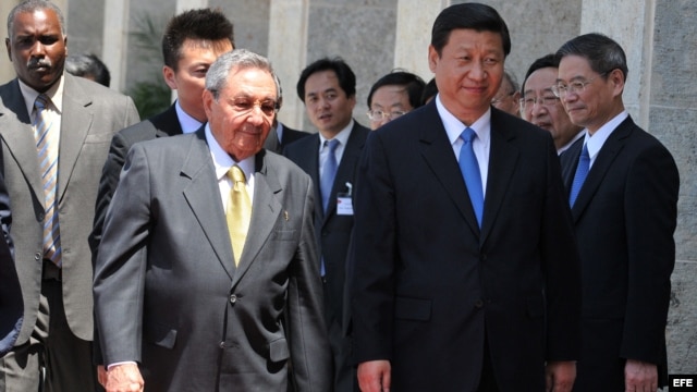 El presidente cubano, Raúl Castro y el presidente chino, Xi Jinping (Foto archivo 2011)