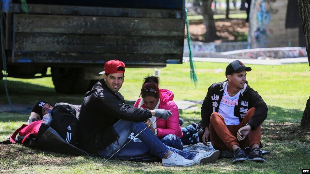 Ciudadanos cubanos que viven en Ecuador y buscan visado humanitario para ir a Estados Unidos, comunicaron hoy, lunes 27 de junio de 2016, que acudirán a la Organización de las Naciones Unidas para buscar apoyo y lograr su objetivo en Quito (Ecuador). EFE