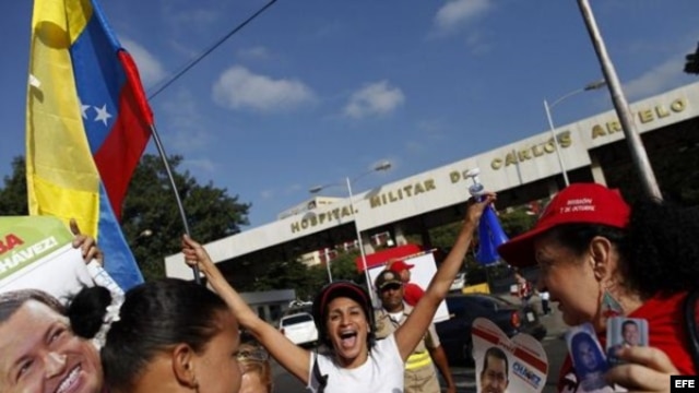 Simpatizantes de Chávez celebran su regreso