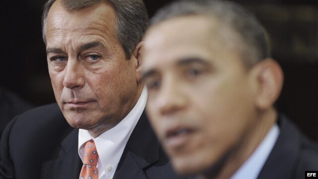 16 de noviembre de 2012: El presidente Obama, ante la mirada atenta del presidente de la Cámara de Representantes, el republicano John Boehner, expresa su confianza en un proceso fructífero para evitar el precipicio fiscal