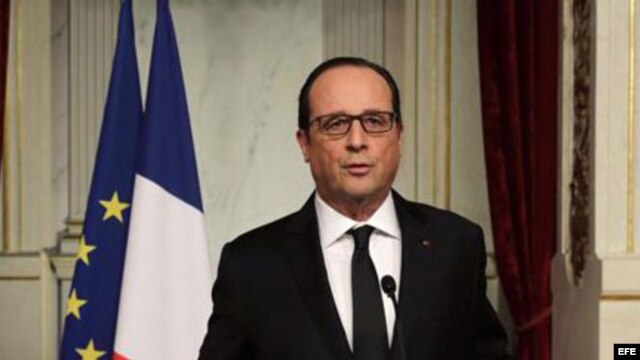 El presidente de François Hollande pronuncia un discurso en el Palacio del Eliseo en París.