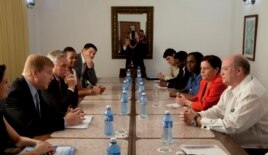 Una delegación del Consejo de Negocios Estados Unidos-Cuba es recibida en La Habana por el ministro de Comercio Rodrigo Malmierca.