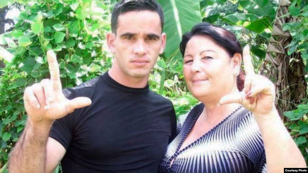 Yosvany Melchor y su madre Rosa María Rodríguez / Foto: Movimiento Cristiano Liberación