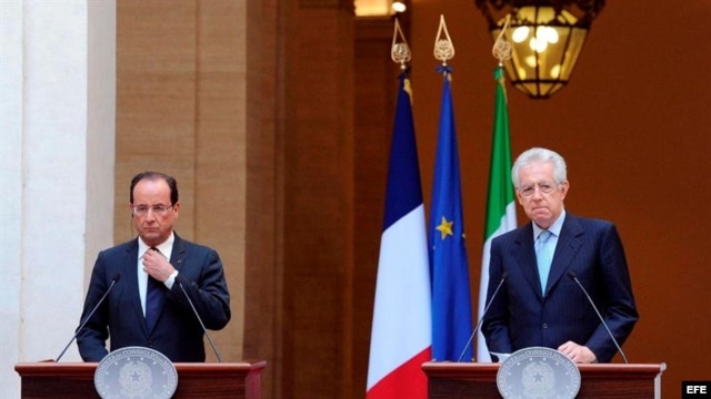 El primer ministro italiano, Mario Monti (izquierda), y el presidente francés, Franois Hollande (derecha).