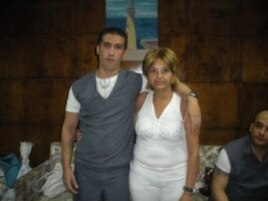 Julia Estrella junto a su hijo