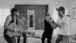 Video clip del tema Bailando