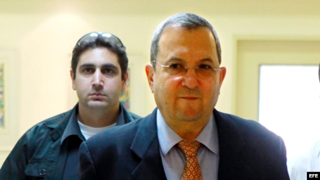 Fotografía de archivo del ministro israelí de Defensa Ehud Barack, (c).