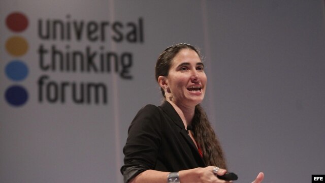 La periodista cubana Yoani Sánchez, a quien el Gobierno cubano prohibió su blog, habla hoy, miércoles 09 de octubre de 2013, durante su participación en una conferencia del "Universal Thinking Forum" en México 