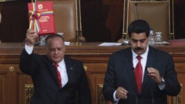 El vicepresidente de Venezuela, Nicolás Maduro (d), y el presidente de la Asamblea Nacional, Diosdado Cabello (i), en la sede del Parlamento en Caracas, Venezuela. 