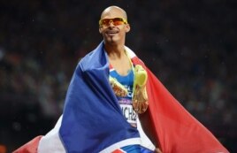 El dominicano Félix Sánchez celebra al ganar la prueba de 400m vallas, en Londres 2012.