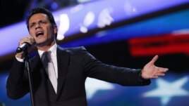 El cantante boricua Marc Anthony canta durante la Convención Nacional Demócrata en Charlotte, North Carolina.