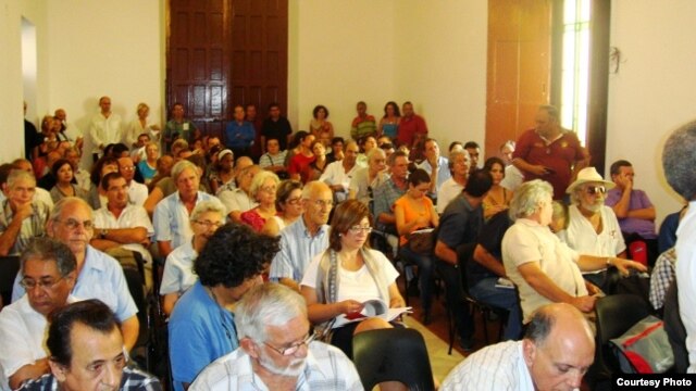 ARCHIVO. Vista general del público asistente al Centro Cultural Padre Félix Varela . (Foto Iván García)  