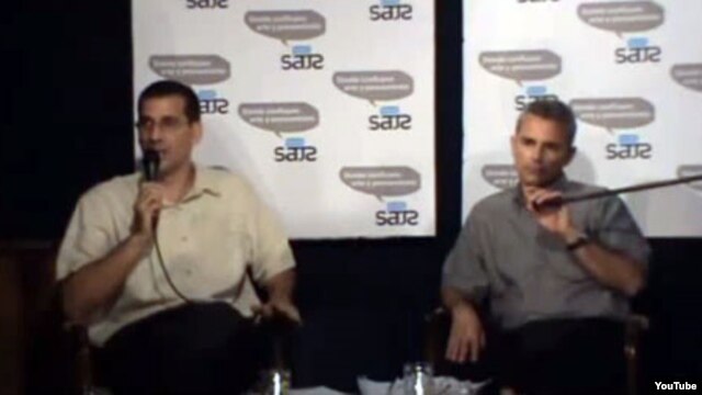 Antonio Rodiles (izq.)  y Alexis Jardines (der.) en un debate de Estado de Sats efectuado en marzo de 2011.