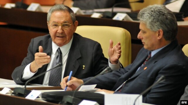 Según el diario, los cubanos pueden hoy imaginar el día en que el gobierno no será dirigido por un octogenario.
