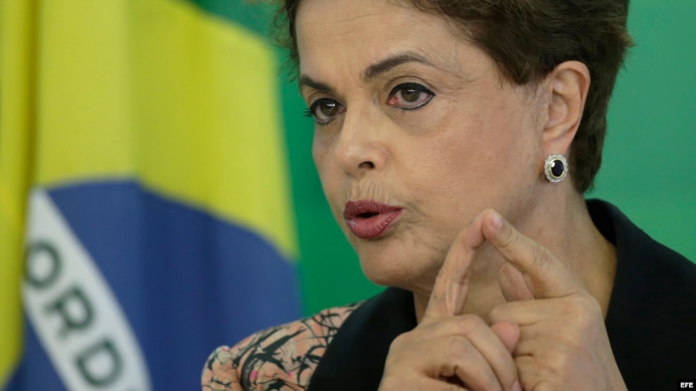 Dilma Rousseff, habla durante una rueda de prensa con corresponsales extranjeros.