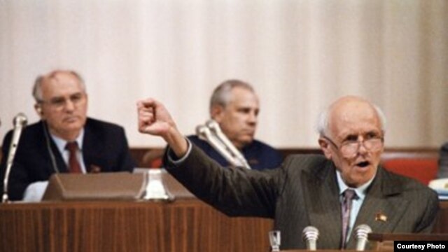 Andrei D. Sajarov, en el Congreso de Diputados de la URSS, en 1989.