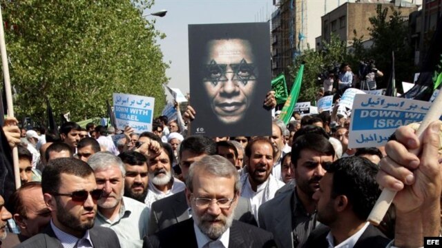 Miles de manifestantes iraníes participan en una protesta en contra de Estados Unidos e Israel hoy, viernes 14 de septiembre de 2012. Varias multitudinarias manifestaciones hoy en diversas ciudades de Irán a la salida de la oración musulmana del viernes m