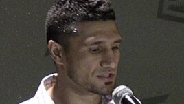 El boxeador afgano Arash Usmanee