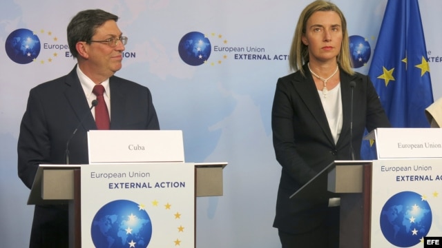 El canciller de Cuba Bruno Rodríguez y la representante de Política Exterior de la UE Federica Mogherini durante una rueda de prensa.