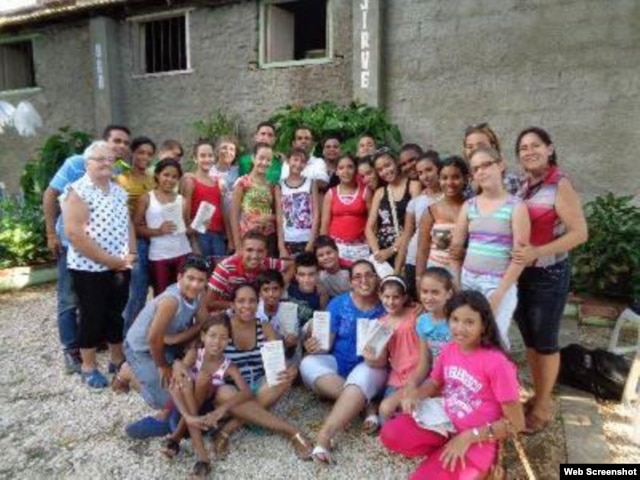 Grupos de adolescentes y jóvenes católicos en Bayamo.