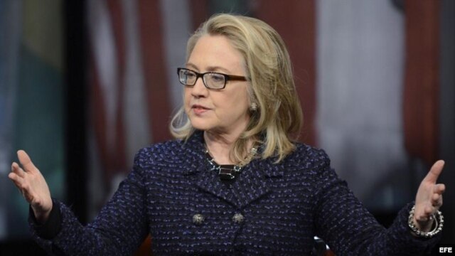 La secretaria de Estado de EE.UU. Hillary Clinton participa en una conferencia en la localidad de Newseum, Washington, Estados Unidos hoy 29 de enero de 2013.