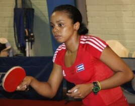 La tenista de mesa cubana Sandra Mustelier durante un entrenamiento en El Salvador
